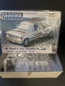 REVELL 1991 FORD F-350 DUALLIE PICKUP TRUCK SCALE 1:24 MODEL KIT 85-4376 - Picture 1 of 9