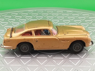 Corgi Toys Great Brittan James Bond 007 Gold Aston Martin DB5 #261 EX - Image 1 of 4