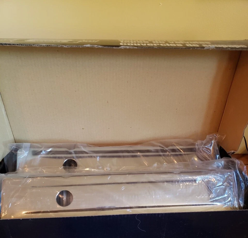 Cubiertas de válvula cromadas Mr. Gasket 9800 orificios de doble tapa motores SBC 283-400 a través de 1986 Foto 1 de 4