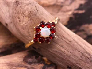 9ct Oro Amarillo Almandino Granate Y Ópalo Redondo Anillo Talla I Británico Hizo - Imagen 1 de 12