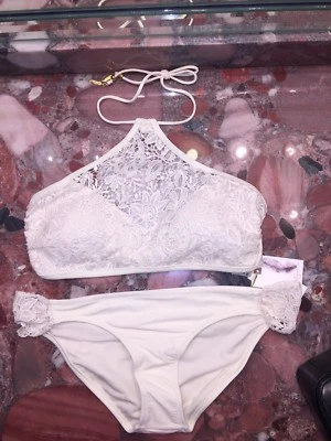 NUEVO CON ETIQUETAS Jessica Simpson Cuello Alto Flower Power Crochet Bikini Traje de Baño Conjunto de 2 piezas para Mujer Foto 1 de 4