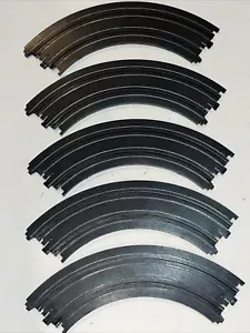 5 Piezas TOMY AURORA AFX Ranura Coche Pista 9" R Curva 229mm 1/4 Círculo No. 503349 - Imagen 1 de 4