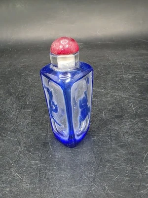 Chinese Overlay Glass Snuff Bottle With Snake Frog Raised Relief - Image 1 of 4