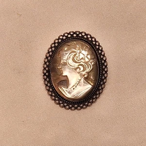 Vintage Beau Sterling Silver Cameo Brooch Pin Pendant, MOP, 6.44g - Picture 1 of 24