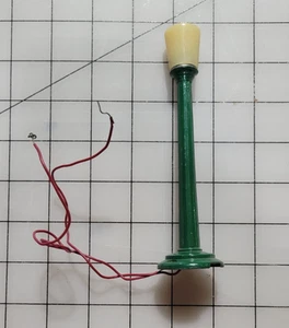 Lamp Post Diecast Lionel Trains Plastic Wire Beige White AS IS NOT TESTED Metal - Picture 1 of 6