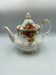 Vintage Royal Albert "Old Country Roses" Large Teapot. 1962 - Picture 1 of 5