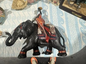 Reine de beauté africaine noire exotique assise sur éléphant NEUF - Photo 1/5