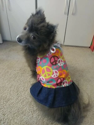 Vestido para perro - Coloridos signos de paz - L Foto 1 de 4