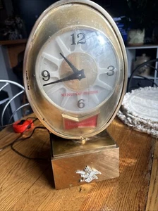 Vintage Budweiser Oval Clock Light (Non Rotating) Rare AIW Union Made Synchron - Picture 1 of 7
