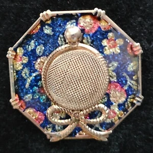Vintage Pin With Unique Screen Top- Floral Hat 1.5"×1.5" Silver ? - Picture 1 of 11