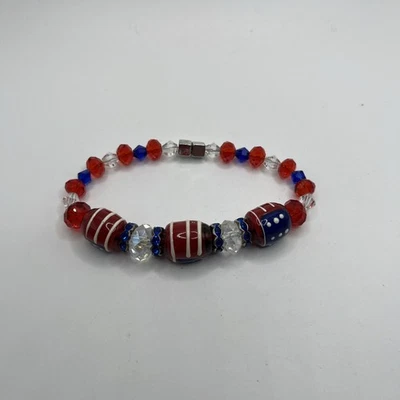 Hermosa Pulsera Patriótica de Cuentas con Vidrio y Plástico Cierre Magnético de 8". Foto 1 de 4