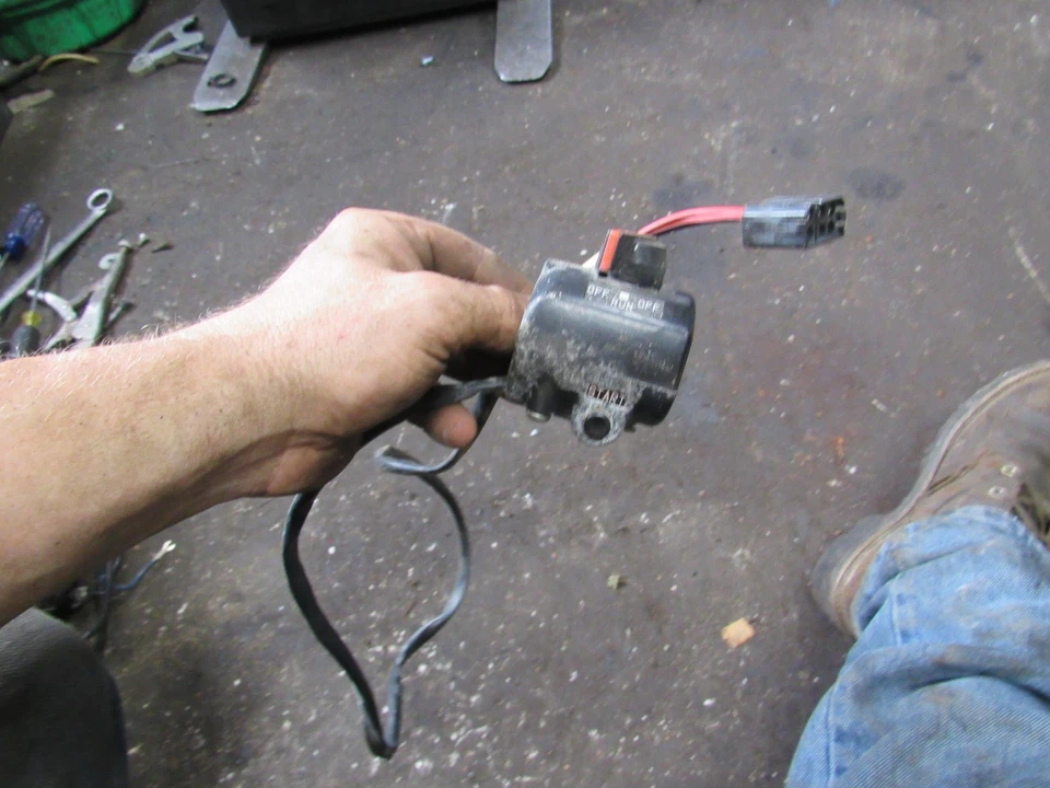 Yamaha XS750 1979 especial interruptor derecho encendido apagado arranque Foto 1 de 1