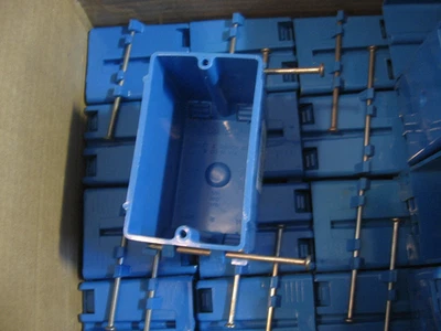 Lote 10 Carlon Gang 18 Cu. In. Nuevo interruptor eléctrico y caja de toma de corriente PVC azul B118A Foto 1 de 2