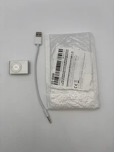 Apple iPod Shuffle 2nd Generation Silver  - Picture 1 of 3