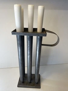 Stampo candelabro vintage coloniale 6 tubi metallo manico primitivo fattoria 4 candele - Foto 1 di 16