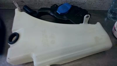 Scheibenwaschbehälter Audi A4 Avant 2.0 TDI DPF B8 2008-2011 - Bild 1 von 4