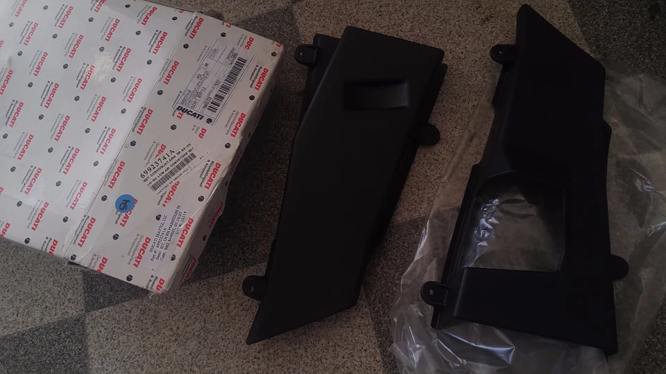 nuevo 04 Ducati Super Sport 800SS colector de aire derecho 484.1.032.1A Foto 1 de 1