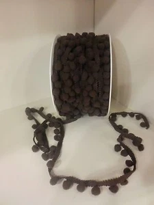 1 MT PASSAMANERIA BORDO GALLONE PON PON POM POM PICCOLO MARRONE - Picture 1 of 1