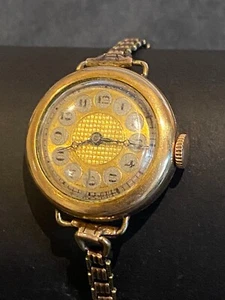 Reloj para dama Art Deco c1930 relleno de oro movimiento manual suizo 15 joyas 26 mm - Imagen 1 de 7