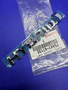 Logo Emblem Badge Monogramm Toyota C-HR Hybrid D Hybrid-D 75441-47130 Original - Bild 1 von 11