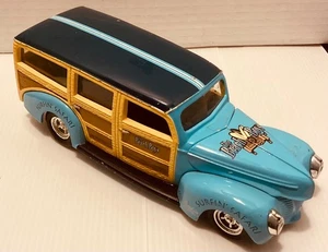Beach Boys Surfin Safari '40 Ford Woody Blue 1/24 Diecast Racing Champions - Imagen 1 de 5