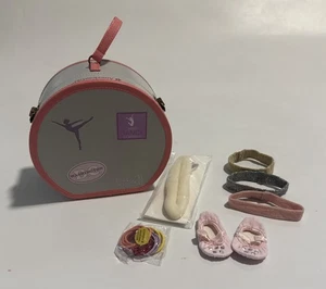 American Girl Puppe Isabelles Tanzkoffer UNVOLLSTÄNDIG Puppenzubehör - Bild 1 von 8