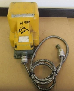 INTERRUPTOR DE PEDAL DE PIE RETIRADO DE KITAMURA MYCENTER H400 - Imagen 1 de 2