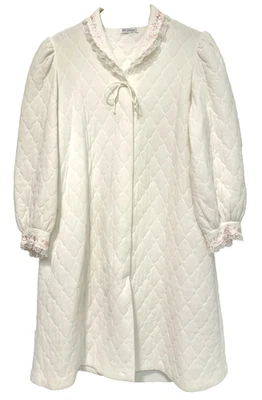 L Vtg Miss Elaine White Quilted Pink Rose Embroidered Snap Up 42" Robe Housecoat - Image 1 of 4