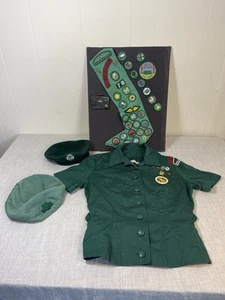 Vtg Girls Scout Uniform Hat Badges 1950s 1960s pins shirt beret sash green coin - Picture 1 of 15