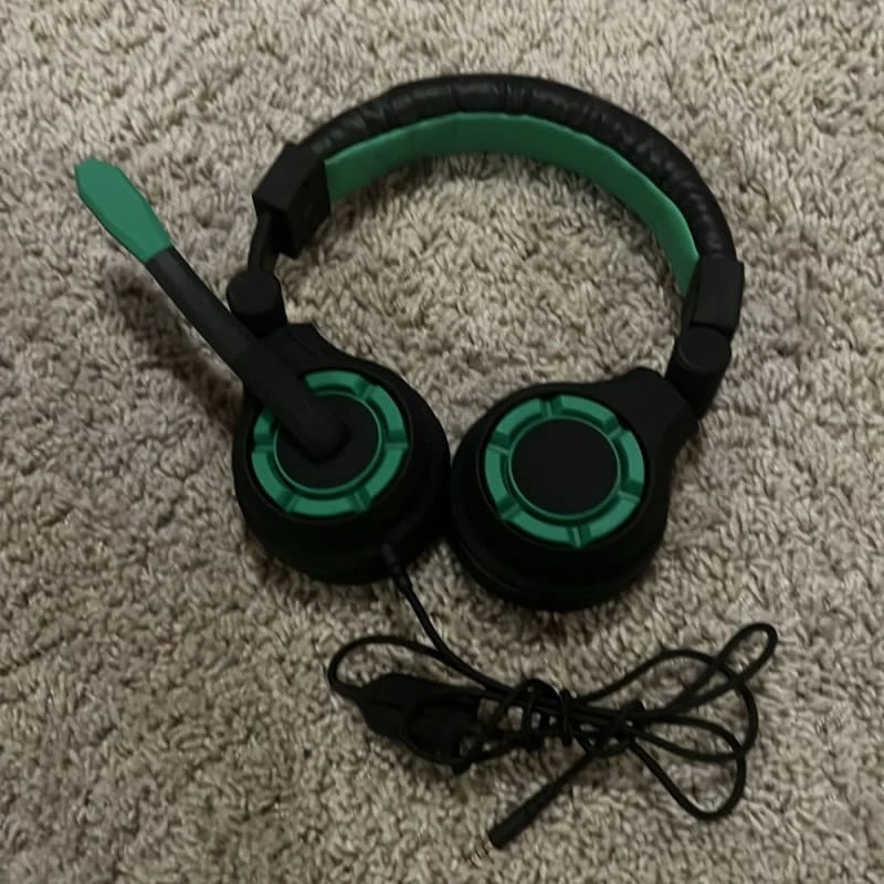 Auriculares para juegos con cable 3A DreamGEAR GRX-340 para Xbox One negros y verdes Foto 1 de 3