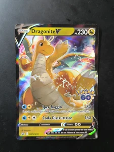 Carta Pokemon DRAGONITE V SWSH235 Promo Pokemon GO Full Art Holo ITA NM - Foto 1 di 2