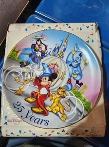 Walt Disney World 25 Year Anniversary Plate 1996 Genie Simba Lumiere Goofy BOX - Picture 1 of 2