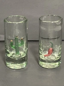 MEXICAN TEQUILA SHOT GLASSES HANDBLOWN WITH CHILI PEPPER CACTUS INSIDE Set Of 2 - Picture 1 of 7