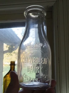 CULVER,IND CLOVERLEAF DAIRY PINT SLUG PLATE EMB MILK BOTTLE - Picture 1 of 6