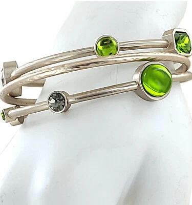 Brazalete Brazalete Chicos Verde Joya Tono Plata Para Mujer - Juego de 3 - Nuevo Sin Etiquetas Foto 1 de 4
