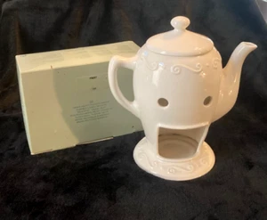 Vintage PartyLite P8105 Sidewalk Cafe White Teapot Candle Warmer With BONUS! - Picture 1 of 5