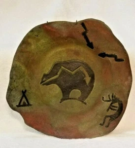 Yale Studio Kunst handgefertigt Raku Keramik Wanddekor Teller signiert Bär Kokopelli - Bild 1 von 5