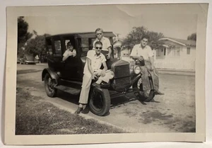 Bellissimi uomini foto vintage anni 50 creatori di problemi anni 20 FORD modello T spedizione gratuita - Foto 1 di 2