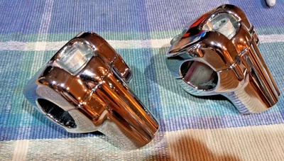 Elevadores de manillar y abrazaderas superiores genuinas cromadas OEM Harley 56887-07 Fatboy 1,25" Foto 1 de 4