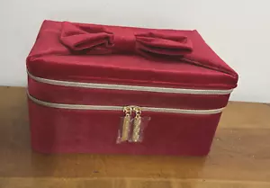 Nuevo Estuche de Maquillaje Suave Terciopelo Rojo Estee Lauder 2024 con Lazo 2 Compartimentos con Caja - Imagen 1 de 11