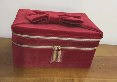 Nuevo Estuche de Maquillaje Suave Terciopelo Rojo Estee Lauder 2024 con Lazo 2 Compartimentos con Caja Foto 1 de 4