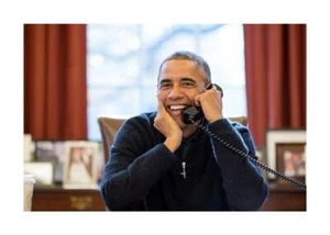 President Barack Obama 5x7 photo print on telephone oval office  - Picture 1 of 1