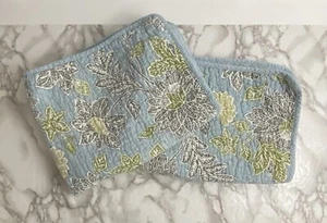 2 Tommy Bahama Home Quilted Blue Denim Floral Lime Green Leaf Pillow Shams - Imagen 1 de 13