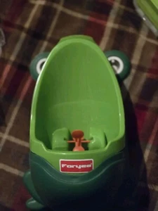 New Foryee Cute Frog Potty Training Urinal for Boys with Funny Aiming Target - Picture 1 of 5