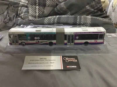 Corgi OOC 1:76 Wright Eclipse Fusion Bendy Bus - First Hampshire OM41303 - Image 1 of 4