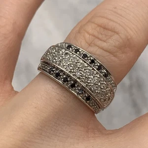 Anillo de oro blanco y negro con pavé de diamantes - talla K - Imagen 1 de 10