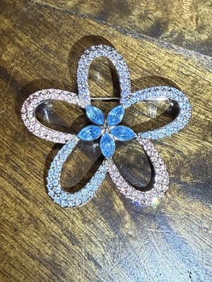 "Pin o broche flor cristal rosa y topacio azul Swarovski bastante retirado 2-1/8""" Foto 1 de 4