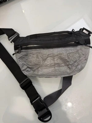 Eslinga Dyneema blanca DSPTCH ligeramente usada edición RND hecha en EE. UU. Foto 1 de 4