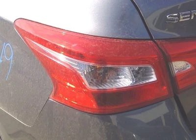 Luz trasera de freno exterior Nissan Sentra 2016 2017 18 2019  Foto 1 de 4