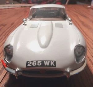 Jaguar E 1961 cupé blanco 1/18, falta la luz trasera izquierda", sin caja - Imagen 1 de 8